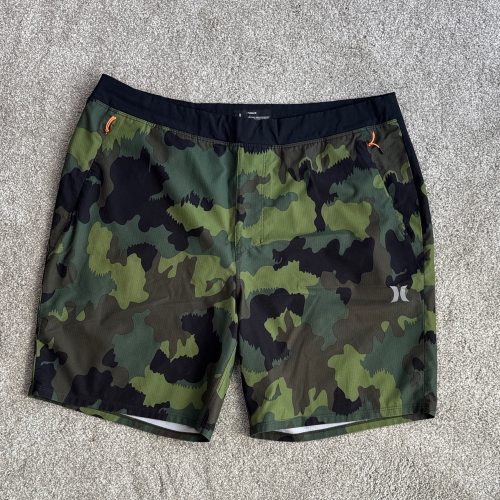 Hurley Men's Camo Board Shorts - Green and Black